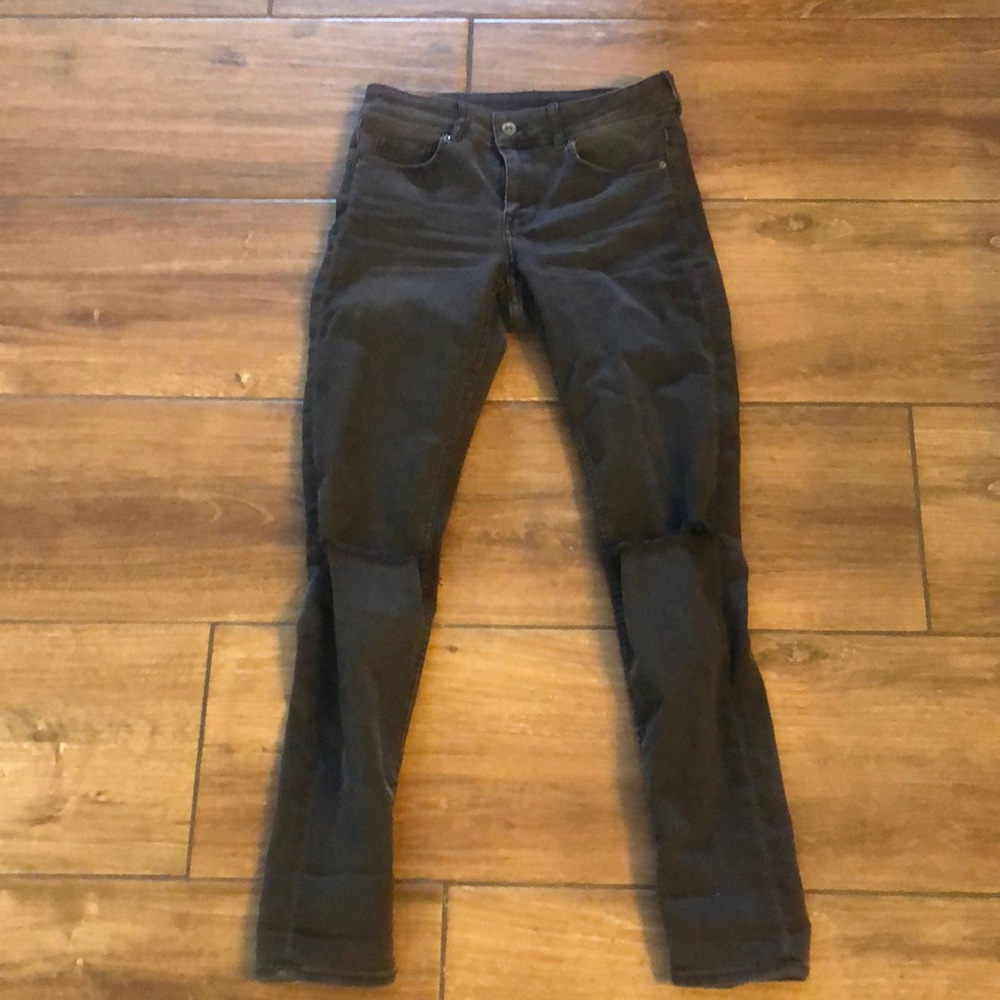 Ripped knee jeans